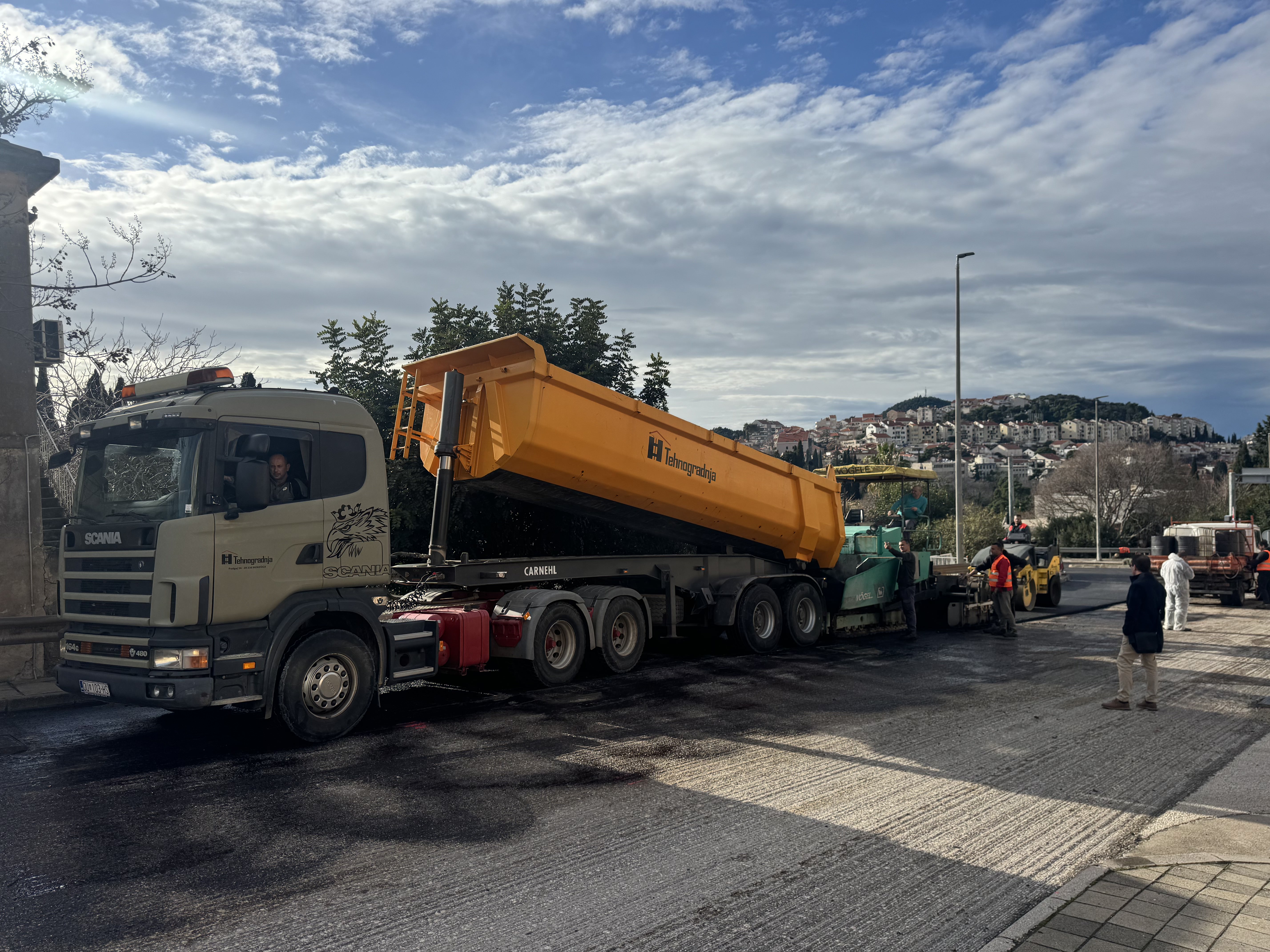 Tehnogradnja tim u radu